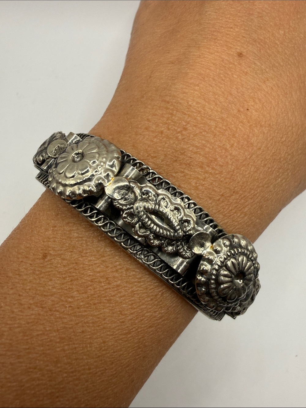 Vintage Silver Tone Floral Ornate Bangle Cuff Statement Bracelet